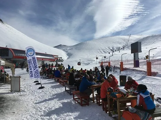 开塞里埃尔吉耶斯滑雪和单板培训